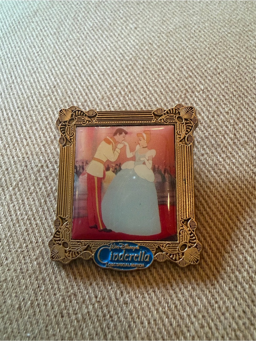 Disney 2005 Vintage Rare Framed Cinderella & Prince Charming Pin